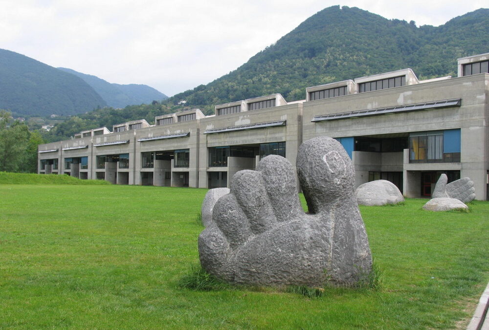 scuola-media-morbio-inferiore-mario-botta-4b84d5c6-0a1b-44fa-b5db-60ef09604ddc